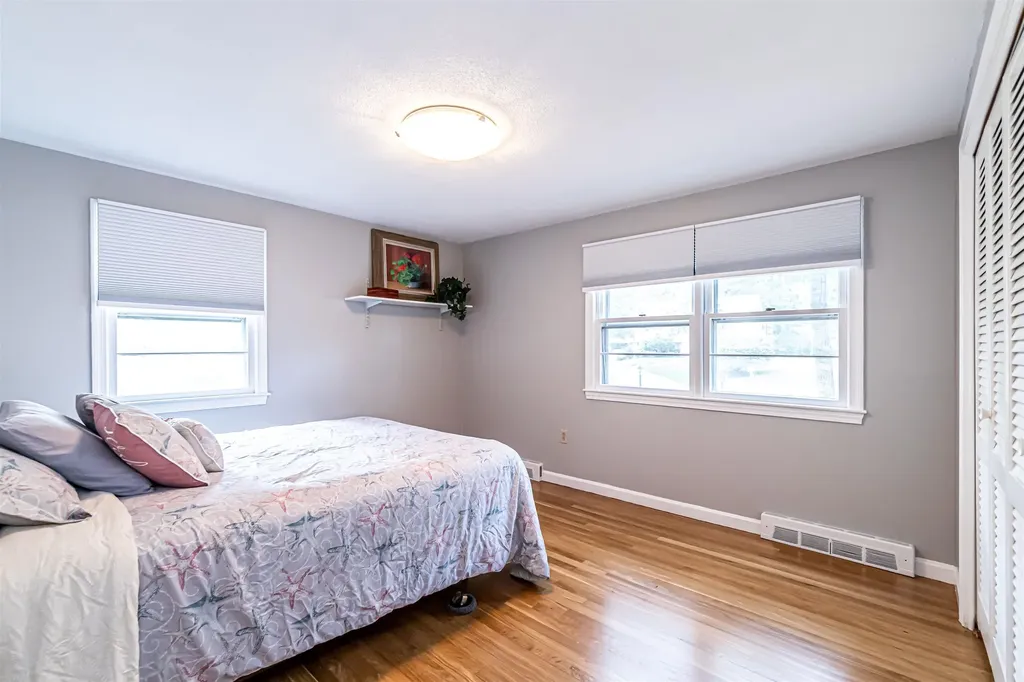 11 Easthill Drive Hudson NH 03051