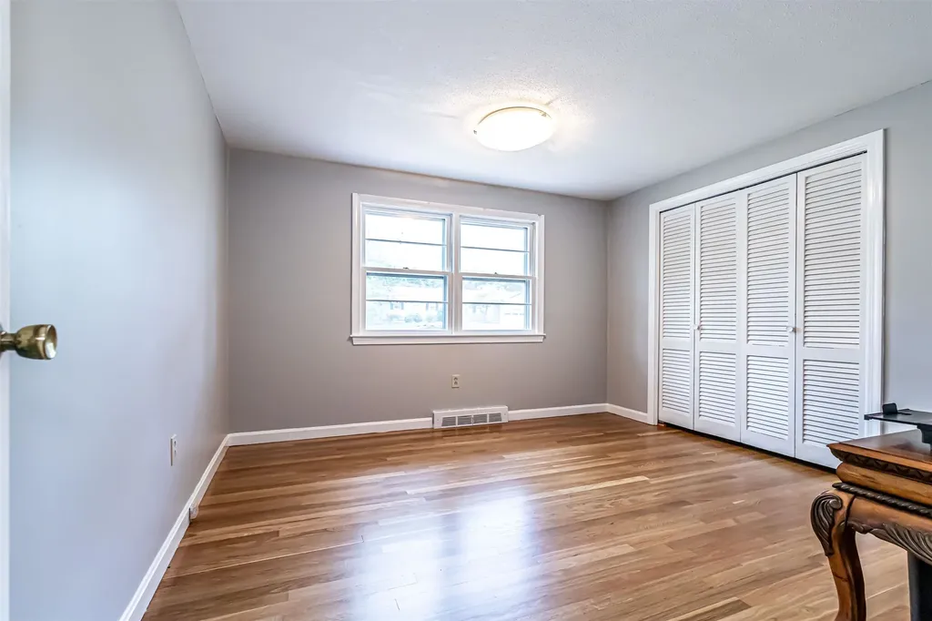 11 Easthill Drive Hudson NH 03051