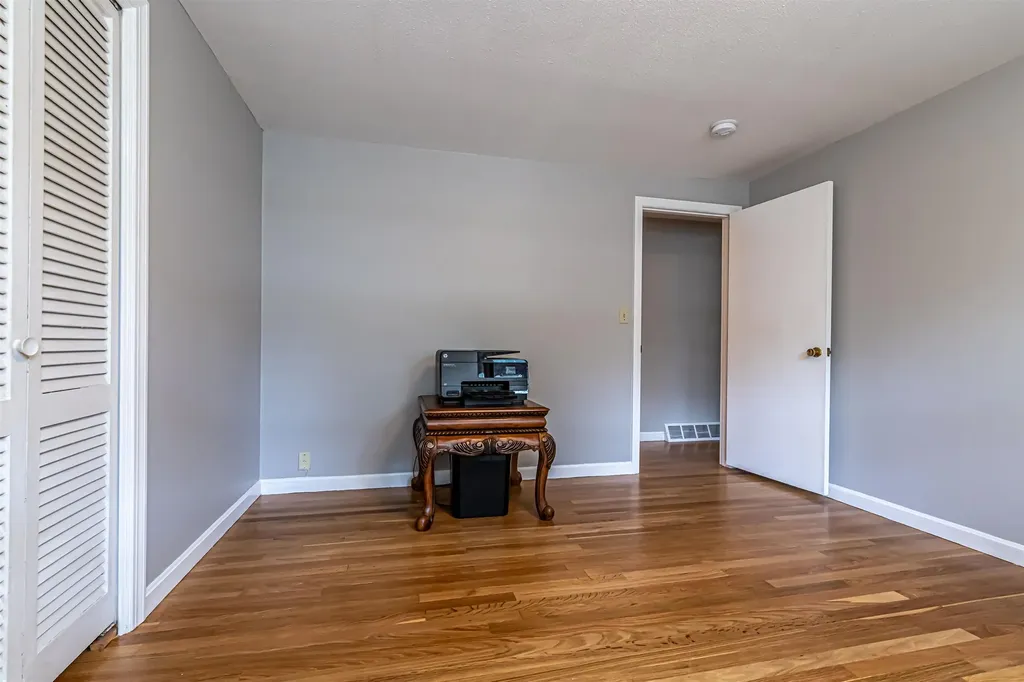 11 Easthill Drive Hudson NH 03051