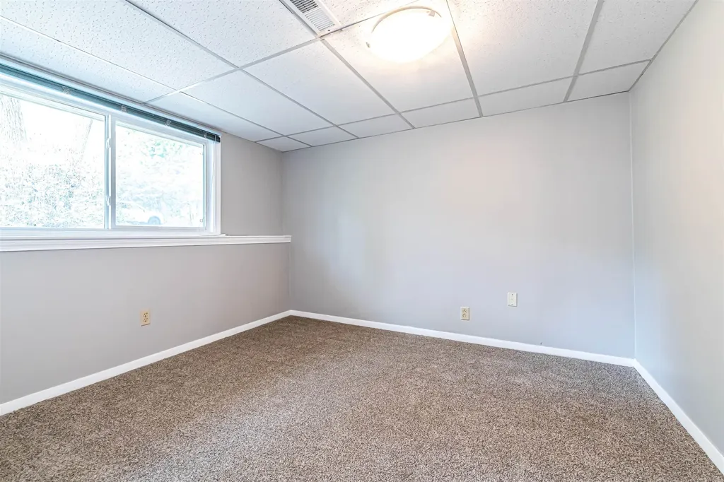 11 Easthill Drive Hudson NH 03051