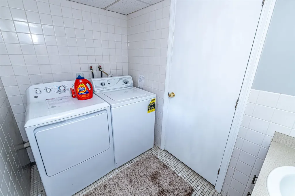 11 Easthill Drive Hudson NH 03051