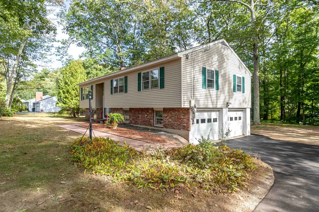 11 Easthill Drive Hudson NH 03051