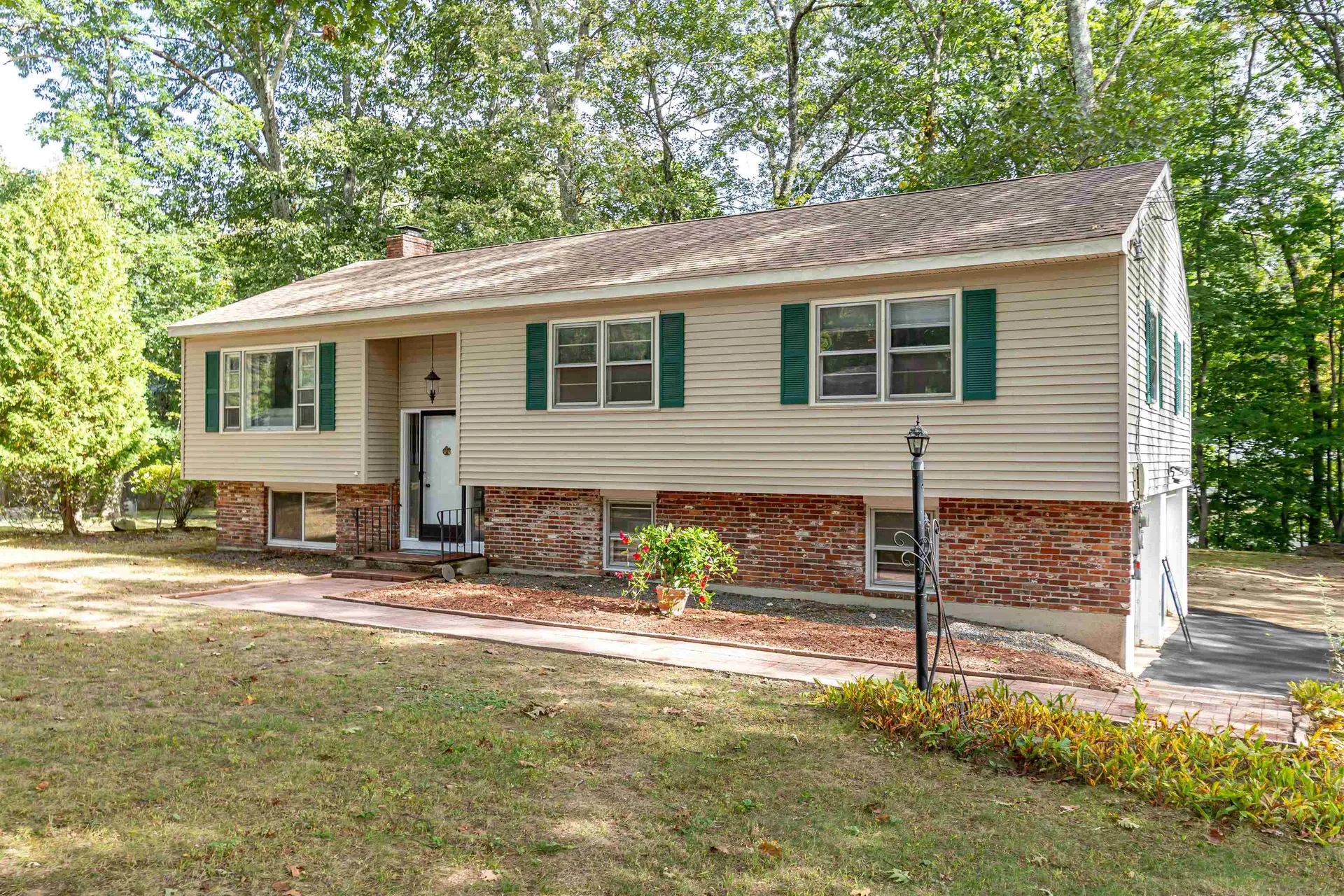 11 Easthill Drive Hudson NH 03051