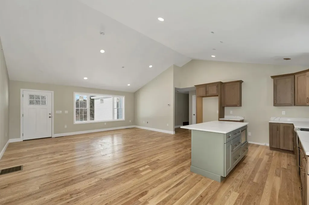 90 High Range Road Londonderry NH 03053