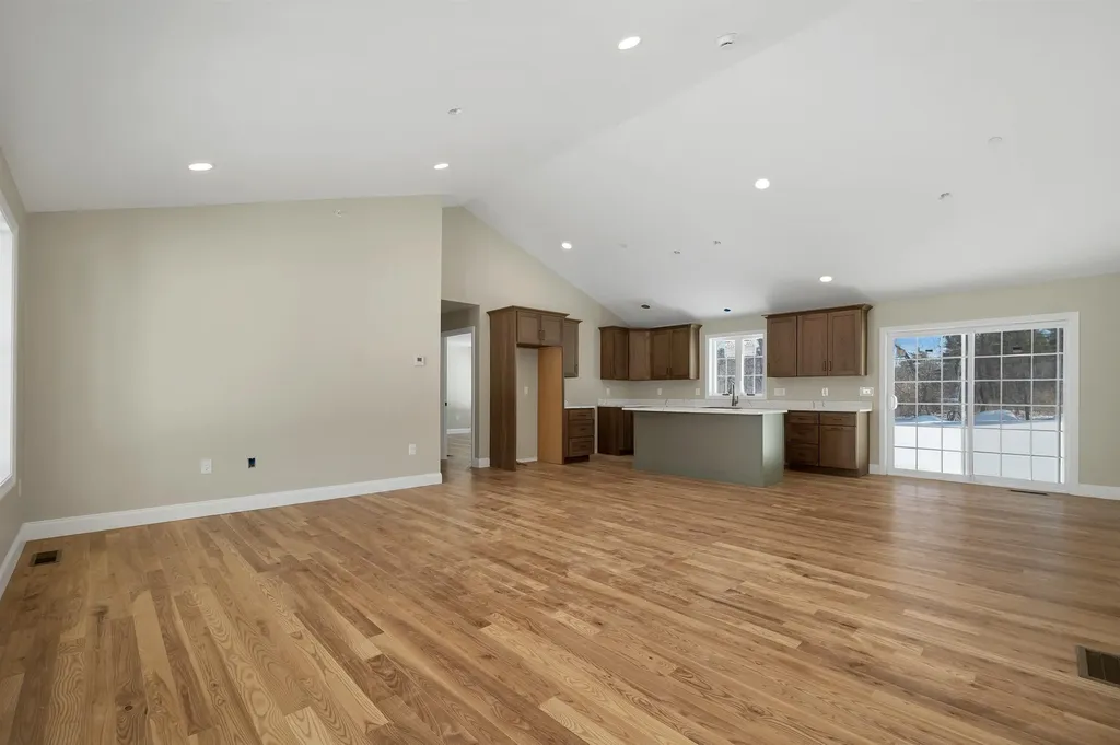 90 High Range Road Londonderry NH 03053