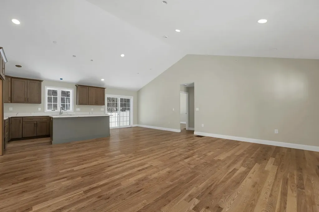 90 High Range Road Londonderry NH 03053