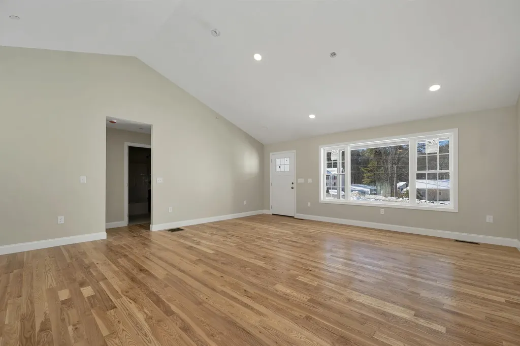 90 High Range Road Londonderry NH 03053