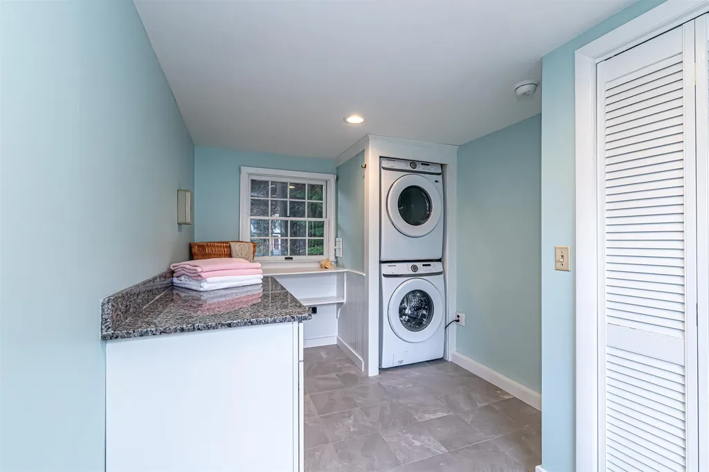 1 Old Coach Road New Boston NH 03070