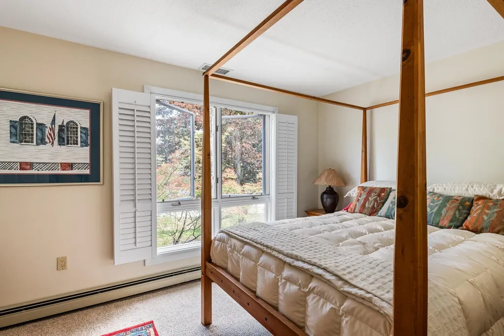 30 The Seasons New London NH 03257