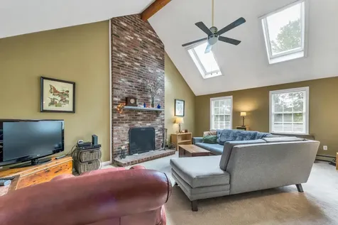 15 Cambridge Road Hampstead NH 03841