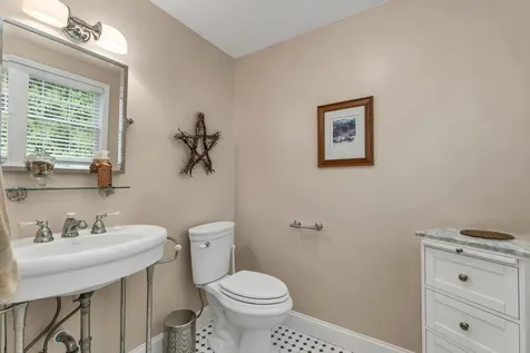 15 Cambridge Road Hampstead NH 03841