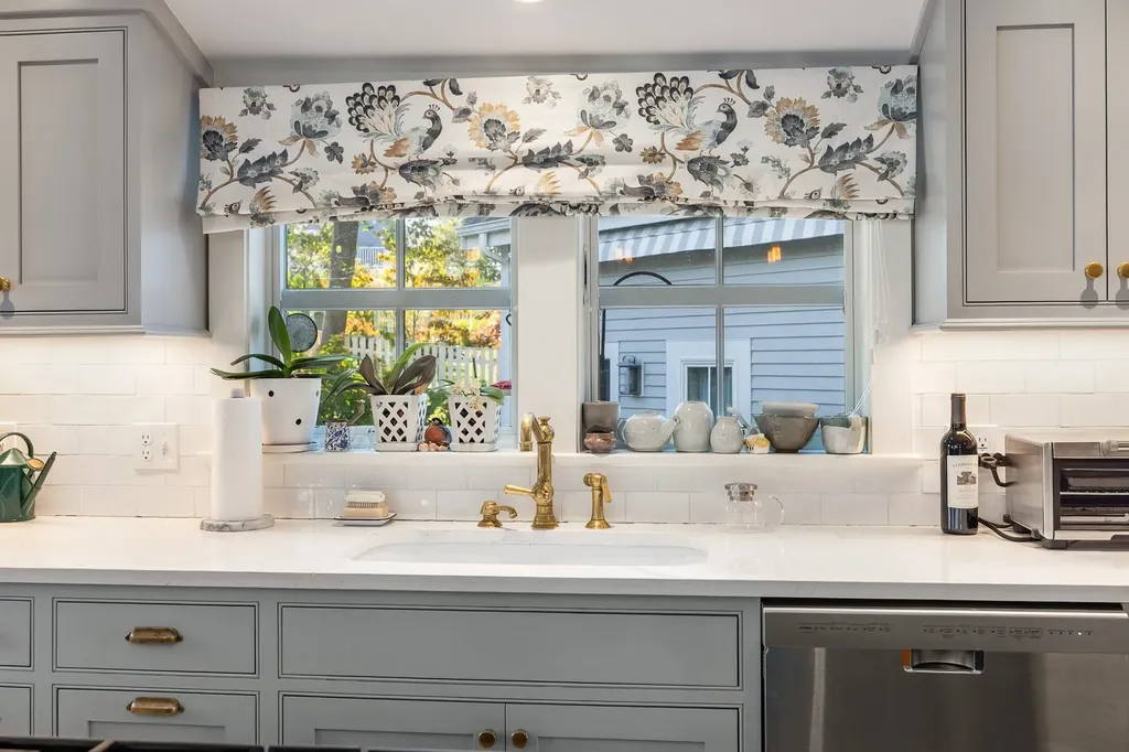 15 Atkinson Street New Castle NH 03854