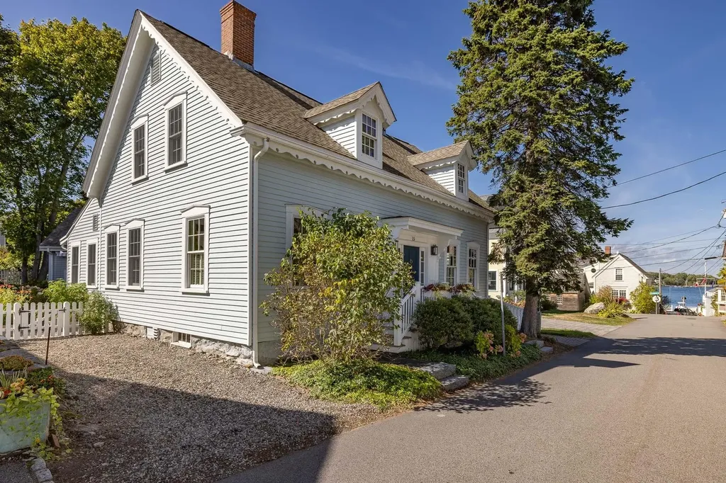 15 Atkinson Street New Castle NH 03854