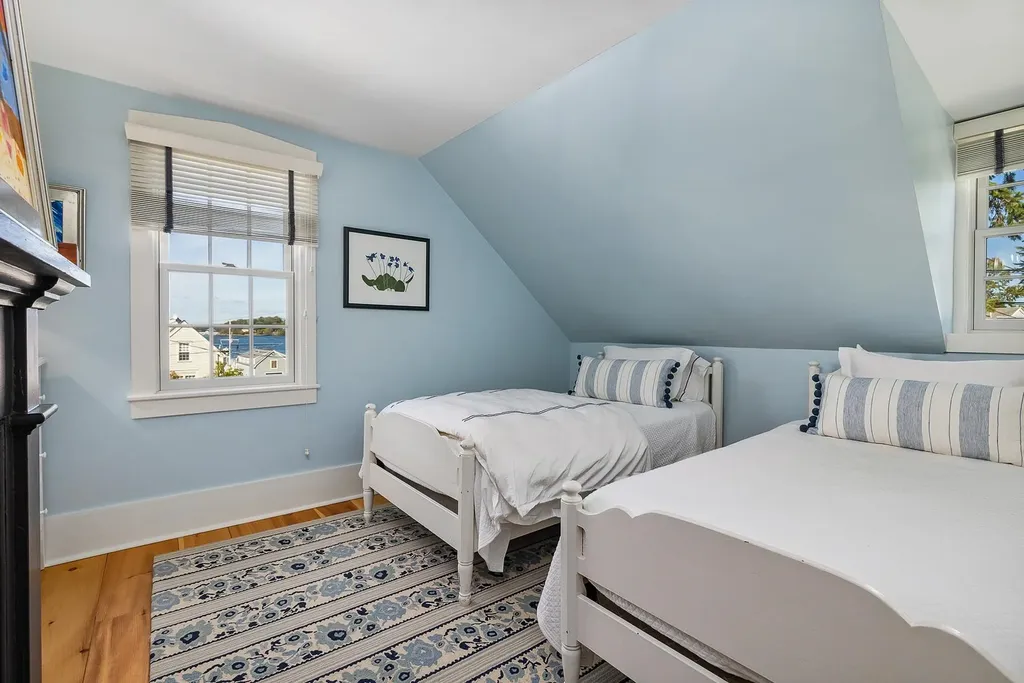 15 Atkinson Street New Castle NH 03854