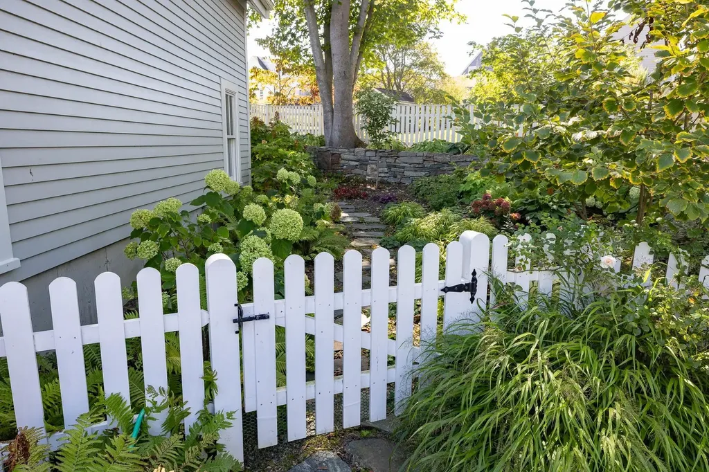 15 Atkinson Street New Castle NH 03854