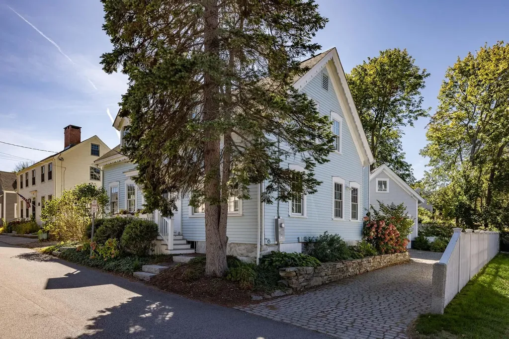 15 Atkinson Street New Castle NH 03854