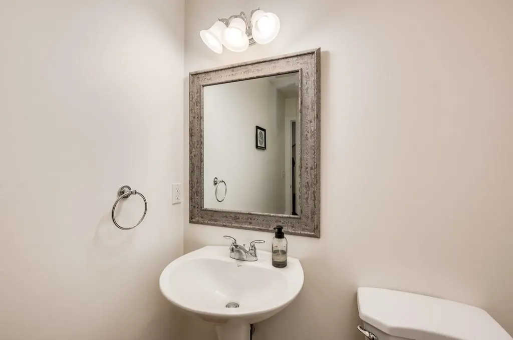 46 Ledgeview Drive Newmarket NH 03857