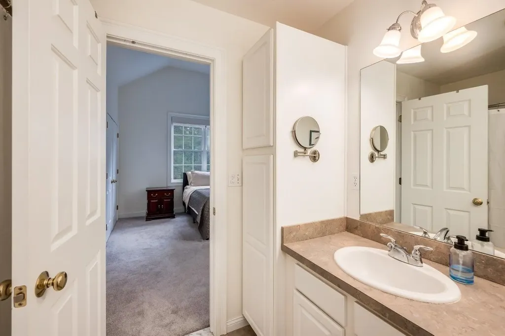 46 Ledgeview Drive Newmarket NH 03857