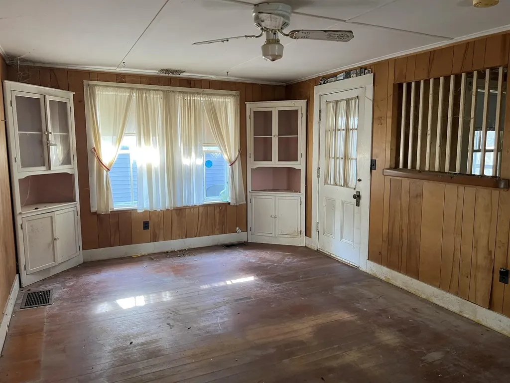 25 Washington Street Newbury NH 03255