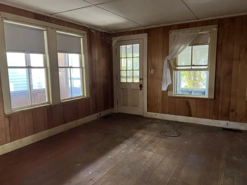 25 Washington Street Newbury NH 03255