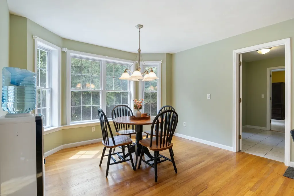 30 Windsor Drive Auburn NH 03032