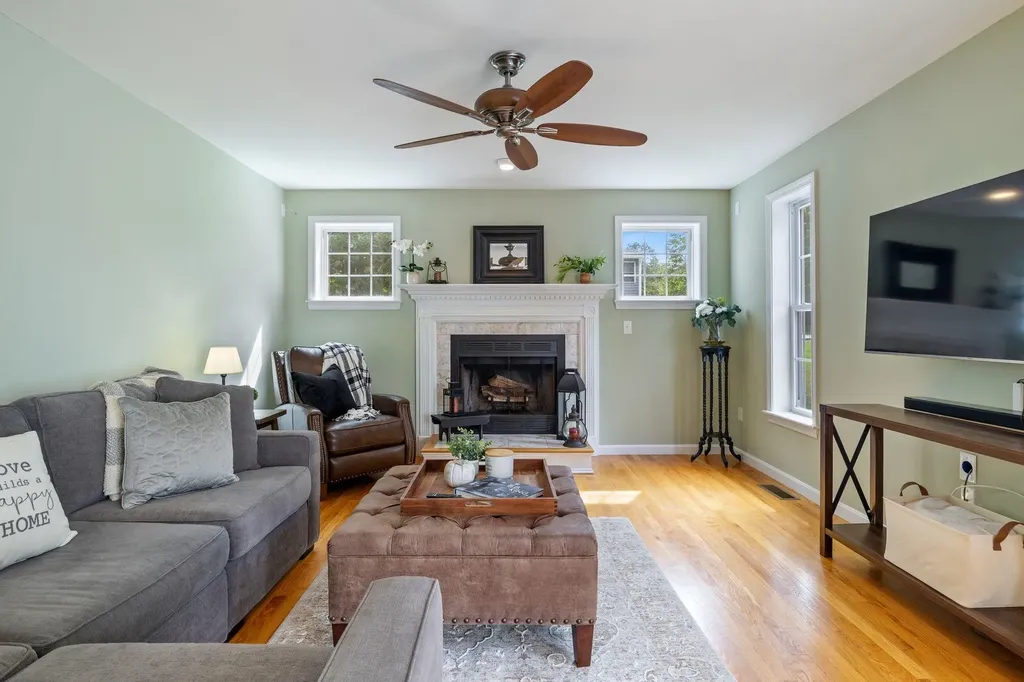 30 Windsor Drive Auburn NH 03032