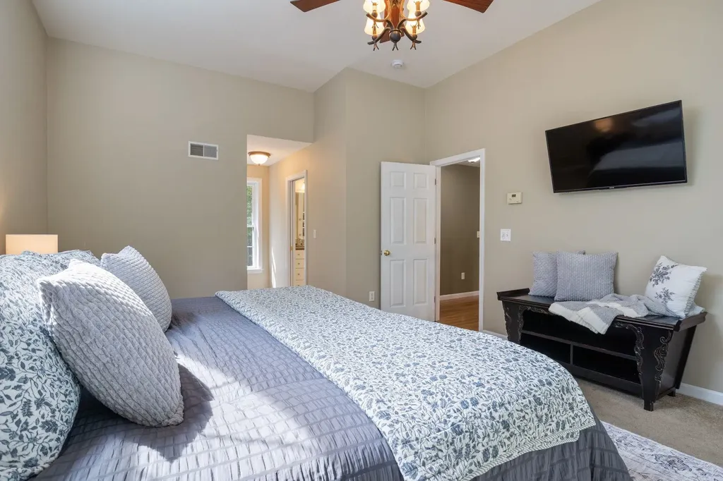 30 Windsor Drive Auburn NH 03032