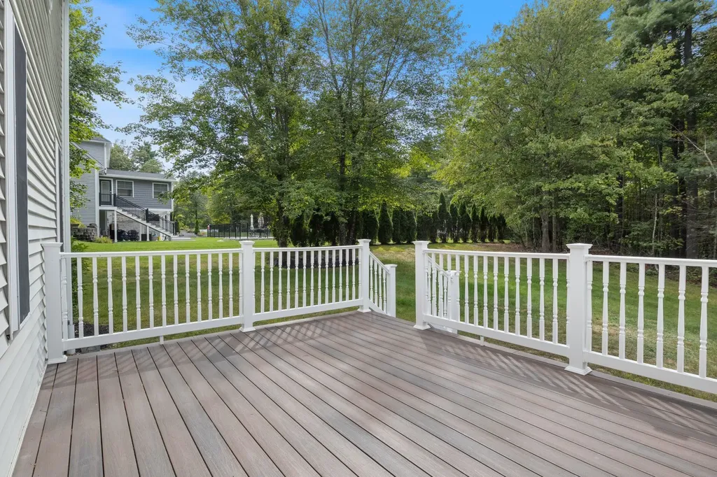 30 Windsor Drive Auburn NH 03032