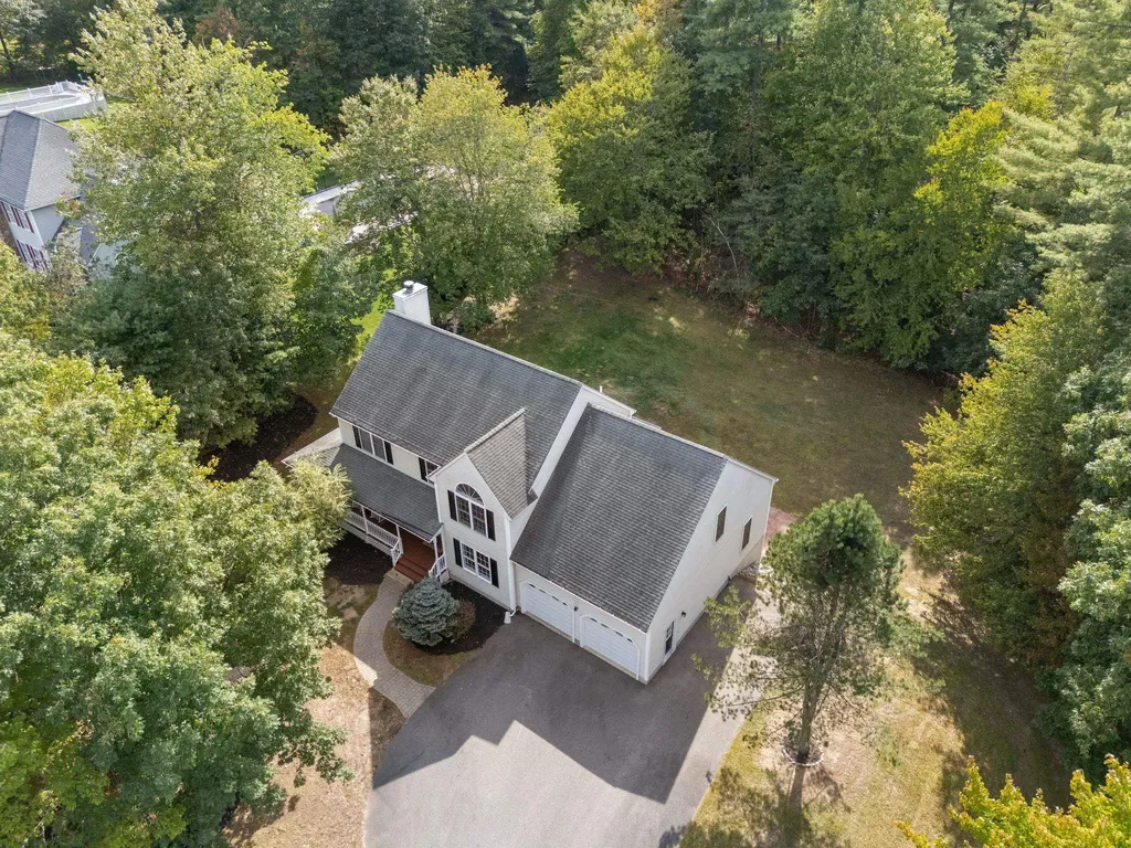 30 Windsor Drive Auburn NH 03032