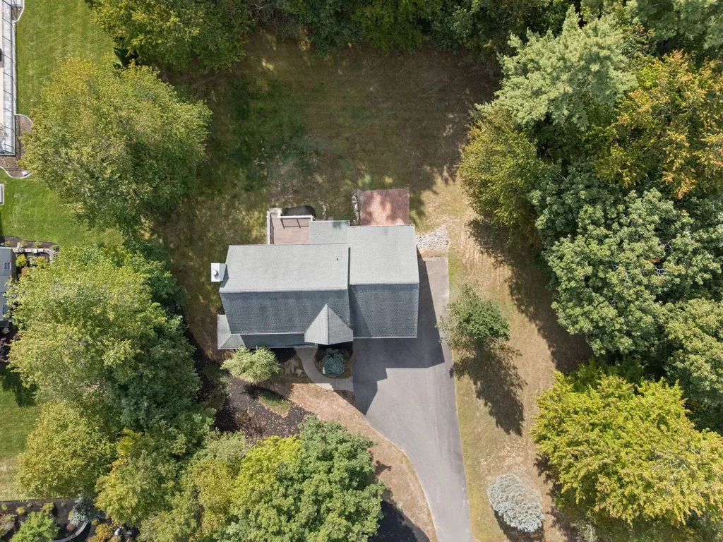 30 Windsor Drive Auburn NH 03032