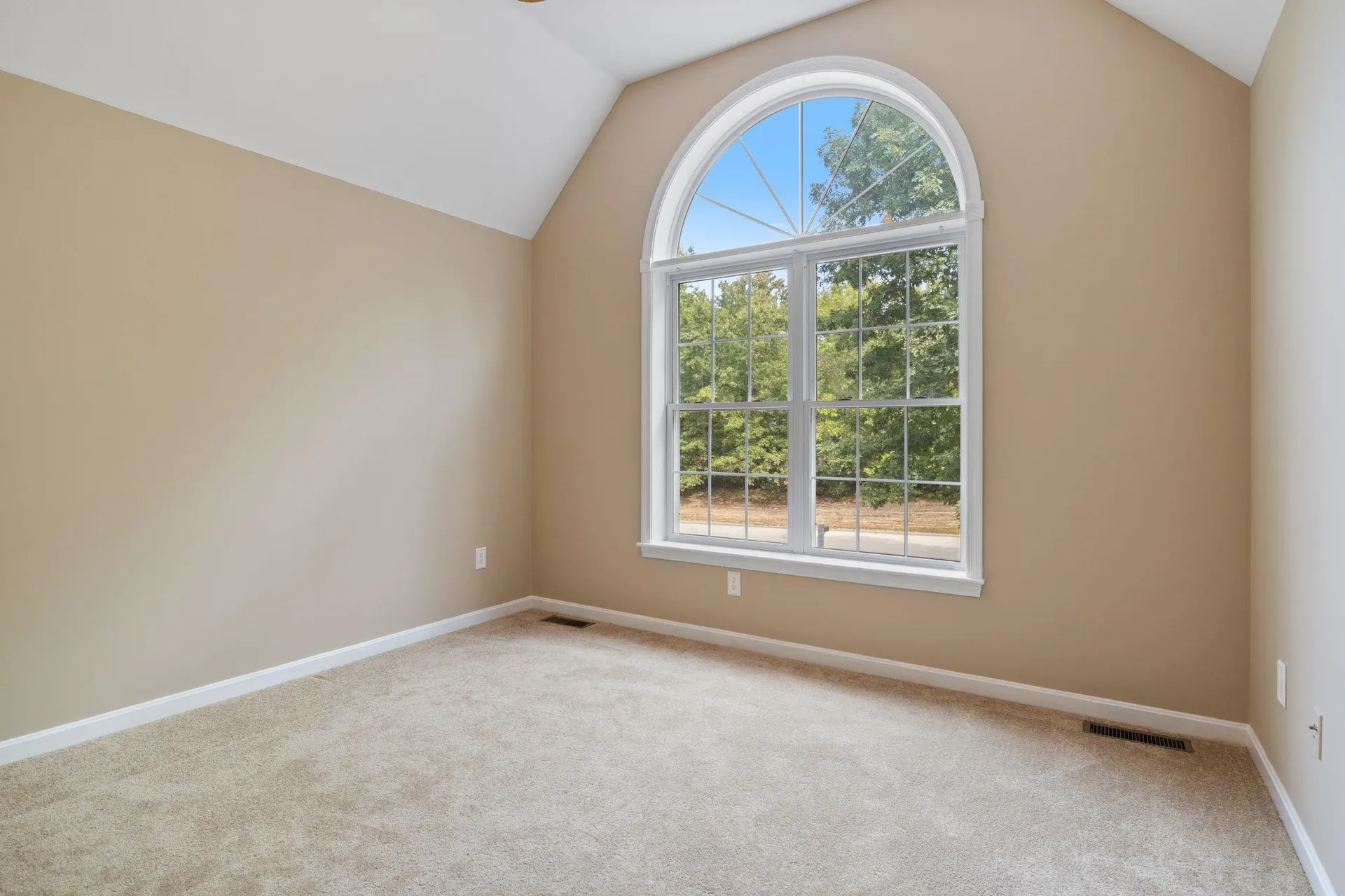 30 Windsor Drive Auburn NH 03032