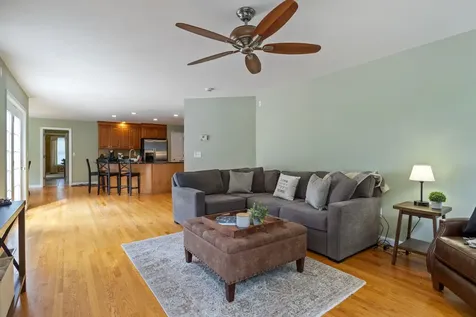 30 Windsor Drive Auburn NH 03032