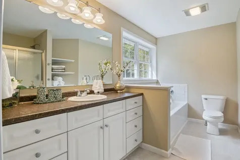 30 Windsor Drive Auburn NH 03032