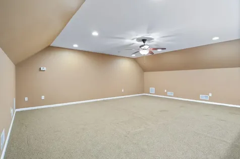 30 Windsor Drive Auburn NH 03032