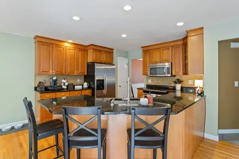 30 Windsor Drive Auburn NH 03032