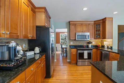 30 Windsor Drive Auburn NH 03032