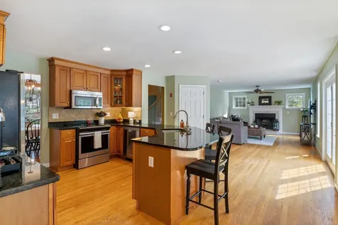 30 Windsor Drive Auburn NH 03032