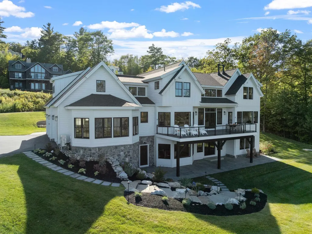 16 Bay Ridge Drive Meredith NH 03253-5743