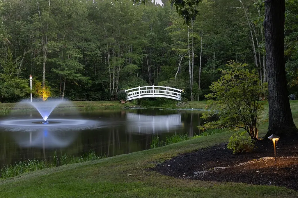 37 Pine Road North Hampton NH 03862