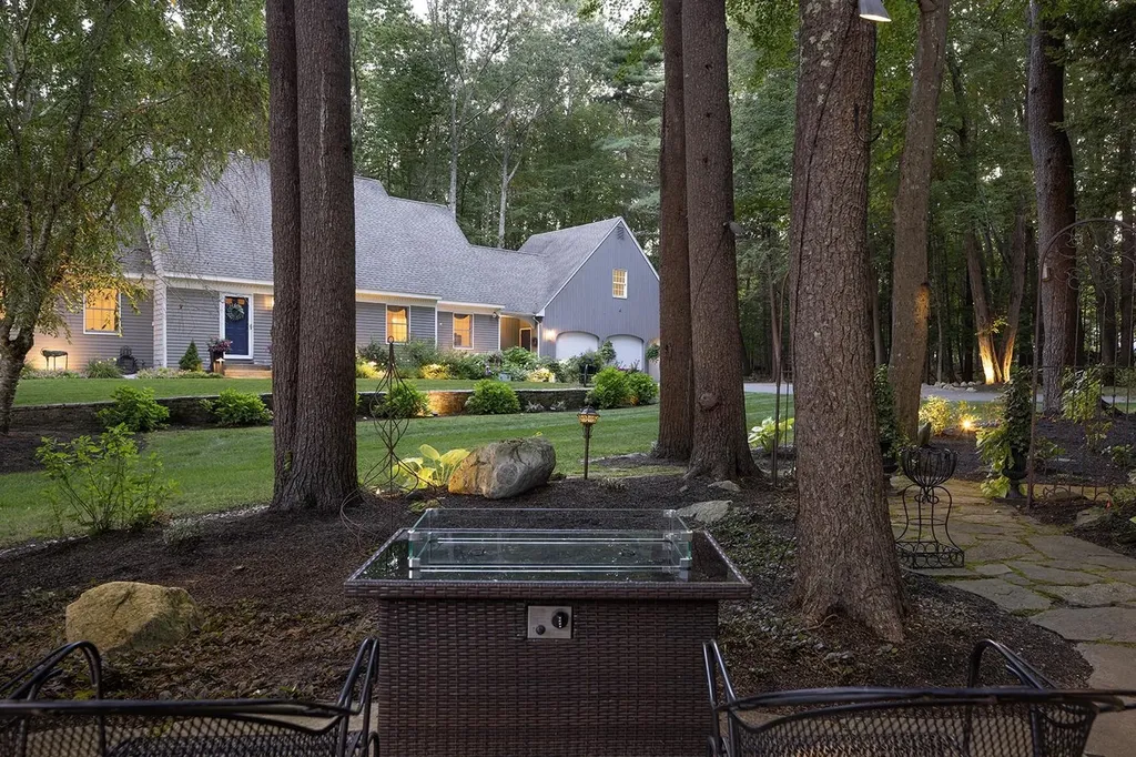 37 Pine Road North Hampton NH 03862