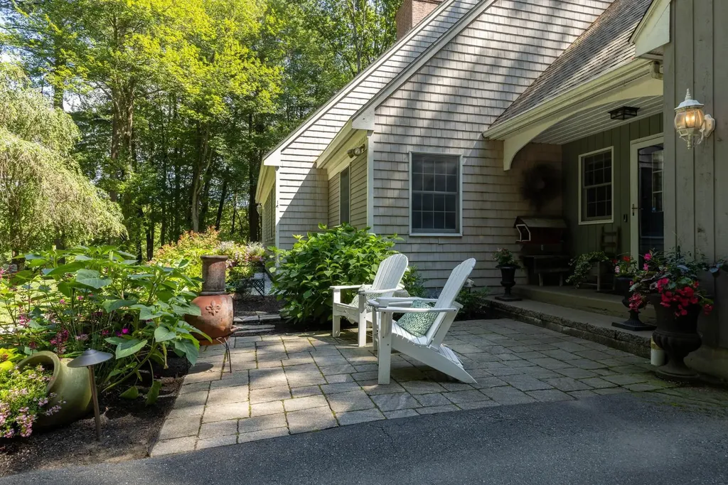 37 Pine Road North Hampton NH 03862