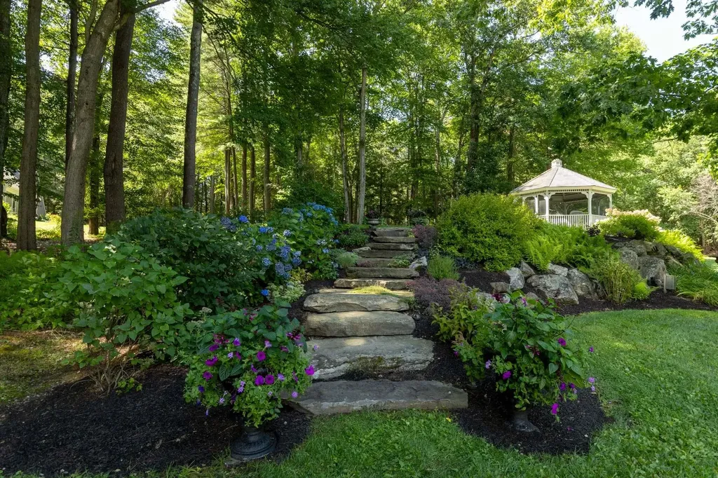 37 Pine Road North Hampton NH 03862