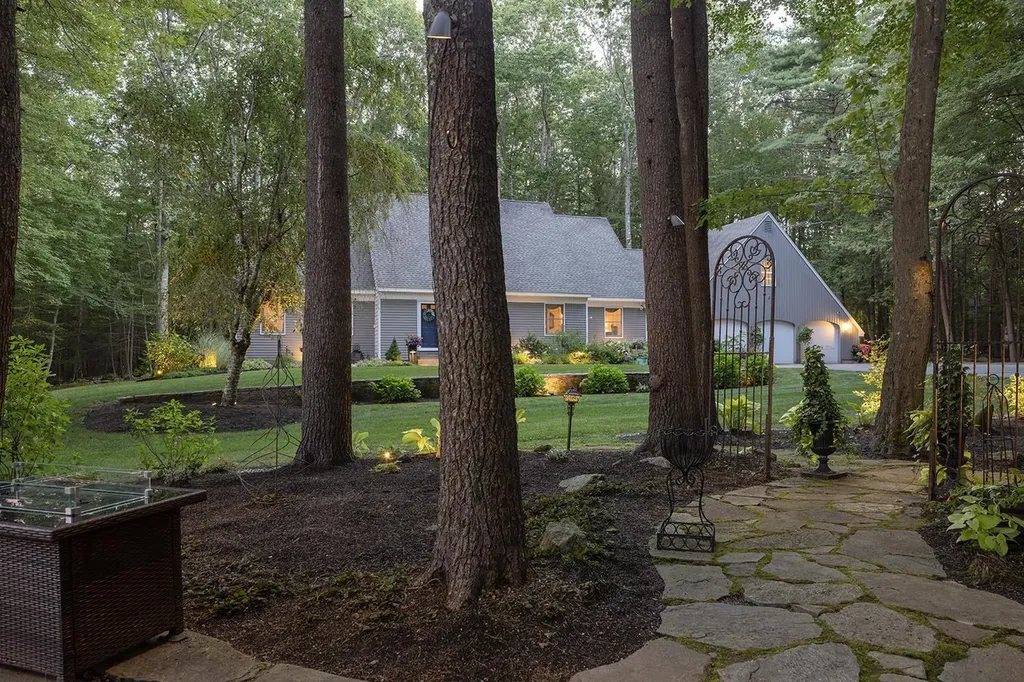 37 Pine Road North Hampton NH 03862