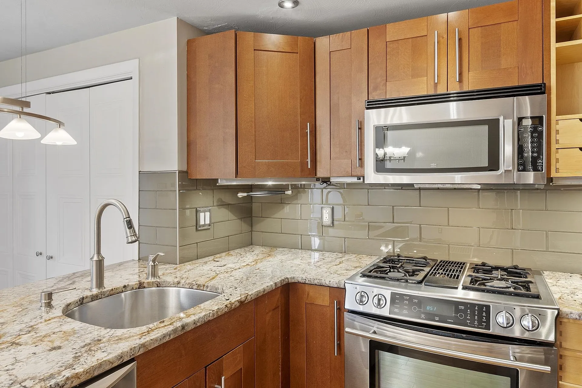 12 Spring Cove Road Nashua NH 03062