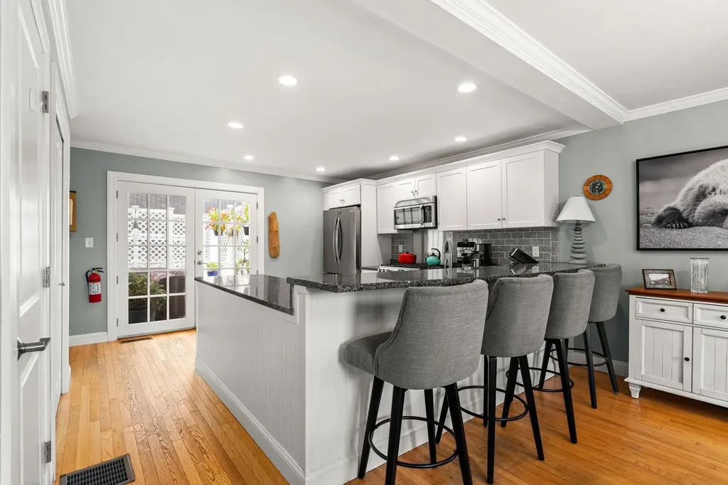 27 Hobson Avenue Hampton NH 03842