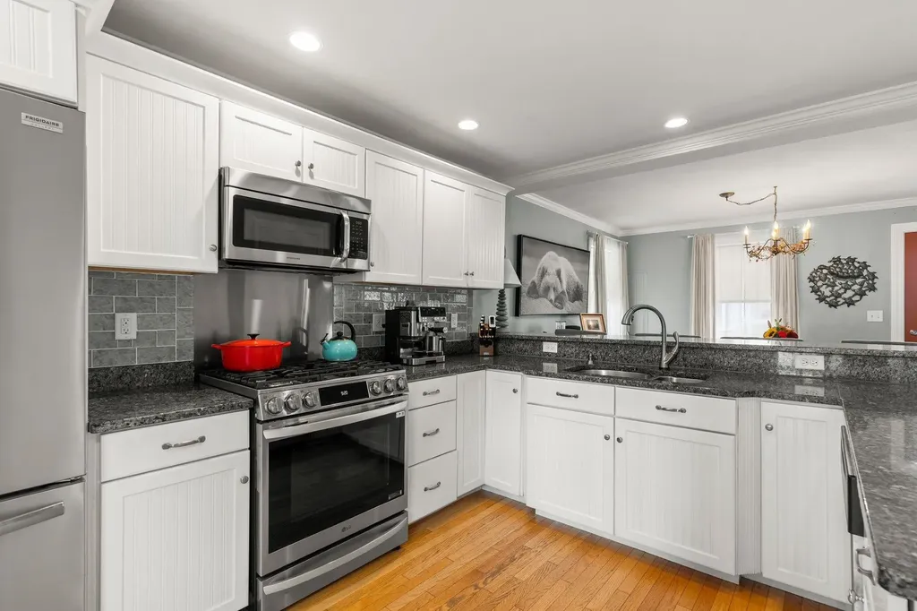 27 Hobson Avenue Hampton NH 03842