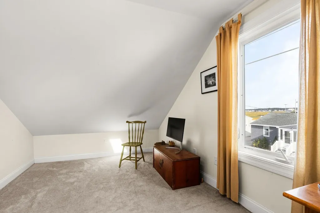 27 Hobson Avenue Hampton NH 03842