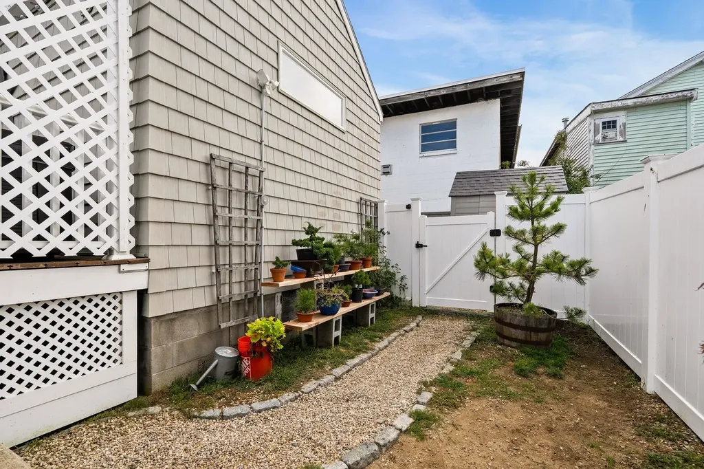 27 Hobson Avenue Hampton NH 03842