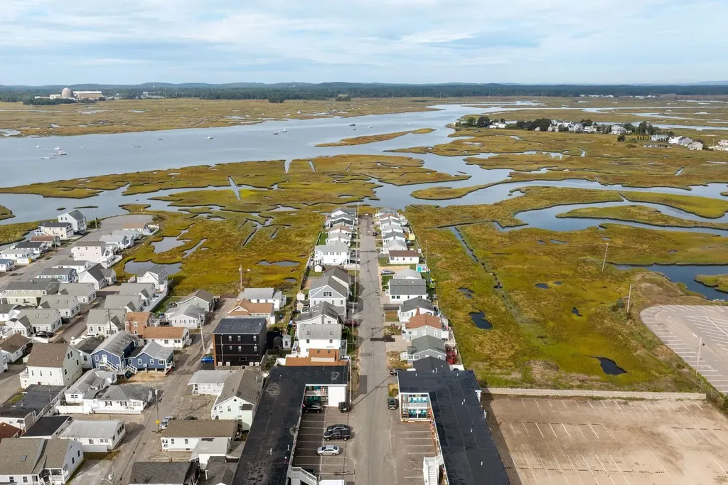 27 Hobson Avenue Hampton NH 03842