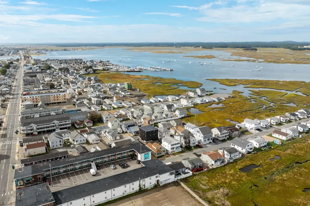 27 Hobson Avenue Hampton NH 03842